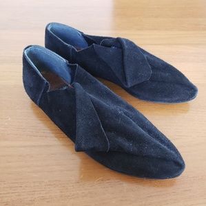 Black suede Kenneth Cole Peter Pan slip-ons 8 rare